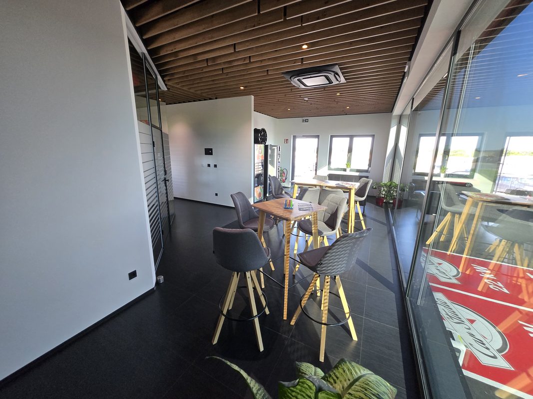 CarStudio Süd Warte-Lounge Innenansicht