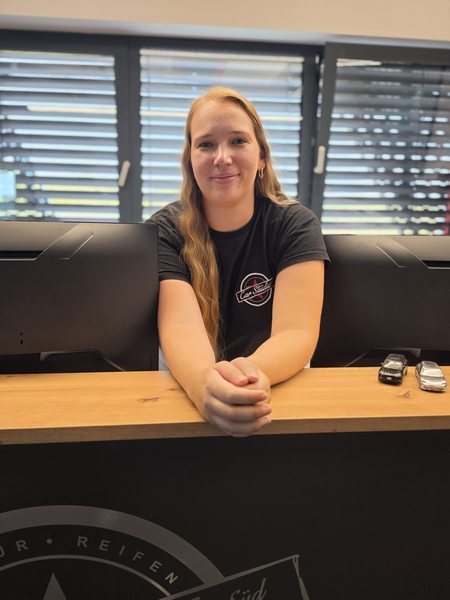 Jasmin Plessl, Kundendienstberaterin CarStudio Süd